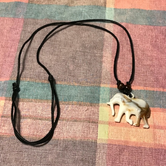 NEW Men’s (unisex) Faux Yak Bone Elephant Pendant - Picture 2 of 6